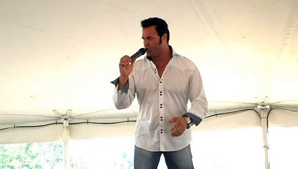 Casper Slee sings 'That's Alright Mama' Elvis Week 2009