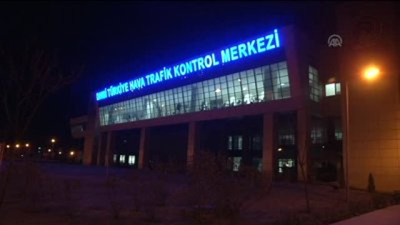 Bakan Yıldırım, Uçaktaki Yolcuların Yeni Yılını Kutladı