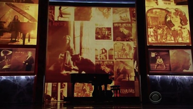 Barack Obama ému en écoutant Aretha Franklin lors d'une cérémonie - Regardez