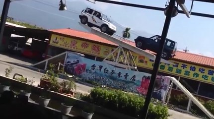 Two Jeep Drivers amazing stunt