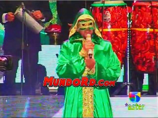 La llegada de Toño Rosario a la fiesta telemicro donde sorprende a todos con su vestimenta