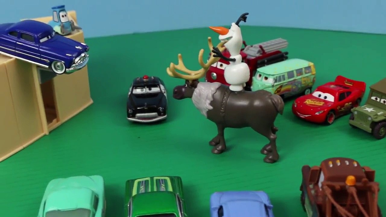 Disney Cars Mater and Lightning McQueen Watch Frozen Olaf and Sven Fix Road at Radiator Springs