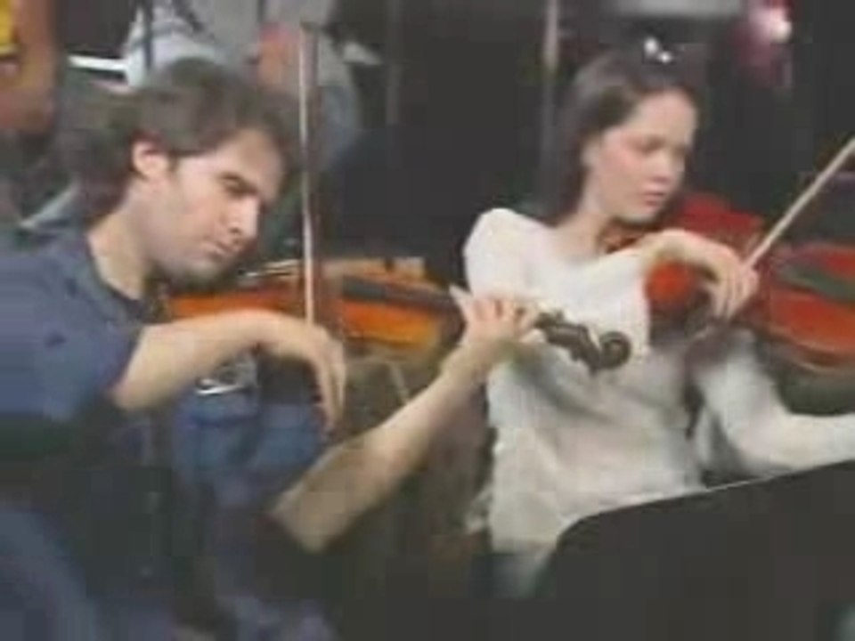 Christina Aguilera - Beautiful (Live Acoustic)