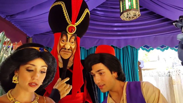 OMG! Aladdin, Jasmine, Genie & Jafar Disneyland!