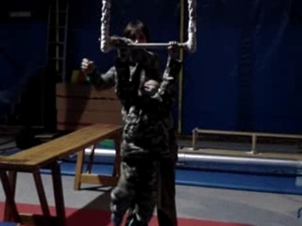 Graine de cirque - Bryan au trapèze