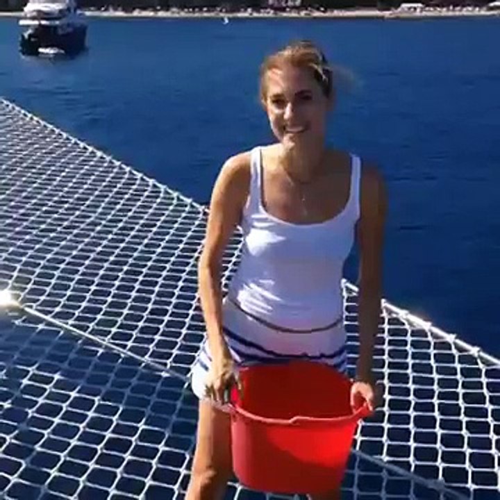 Allison Williams – Ice Bucket Challenge