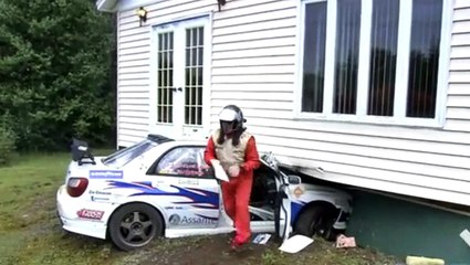 Ralli Aracı Eve Çarptı