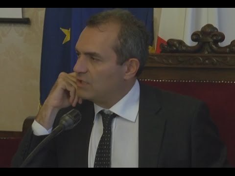 Napoli - Bassolino si candida, de Magistris: Non mi riguarda (23.11.15)