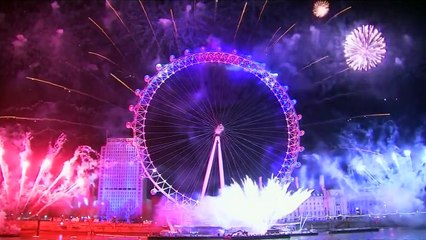 London welcomes in New Year with spectacular fireworks
