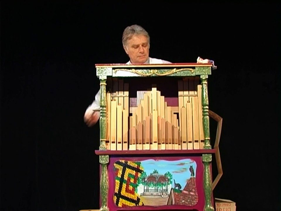 orgue de Barbarie  Concerto par Jean Paul Ducret  enregistrement au Bistrot de la scène