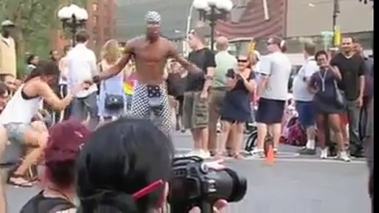 WATCH WHAT THIS MAN DOES NEXT (NOT HUMAN-)