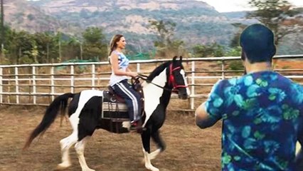 Iulia Vantur Riding Salman Khan’s Horse At His Farmhouse