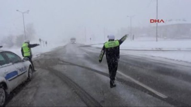 Bolu Dağı'nda Kar Ulaşımı Aksattı