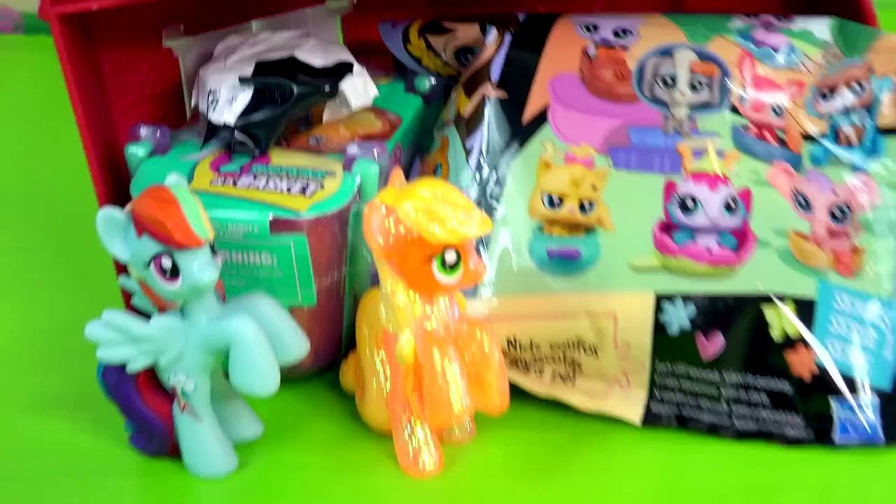 Blind Bag Toy Surprise Barn with My Little Pony Apple Jack + MLP Rainbow Dash - Cookieswir