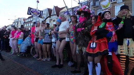 Dunkerque: le bain des givrés 2016.