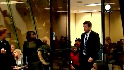 Полицейский из Чикаго, выпустивший 16 пуль в темнокожего подростка, заявил о своей невиновности