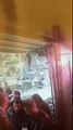 Vídeo mostra momento em que homem abre fogo contra bar em Tel Aviv