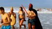 Premier bain de l'année 2016 à Mers-les-Bains