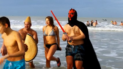 Premier bain de l'année 2016 à Mers-les-Bains