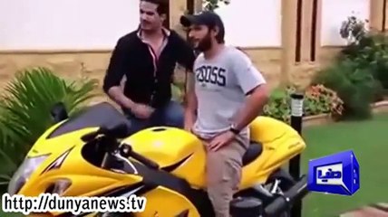 Shahid afridi gives a surprise to people