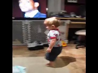 This Baby’s Favorite Song Is Played, He Dances Like There’s Nobody Watching