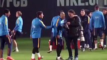 Leo Messi nutmegs Suarez in Barcelona's traning 2016