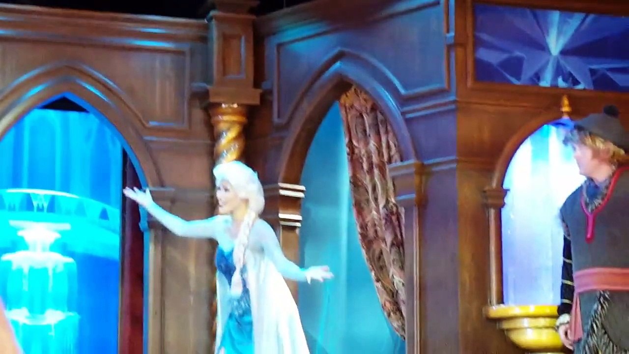Elsa doesn't want to hurt Anna  Disneyland!