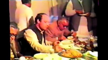 How Funny Prime minister  Nawaz Sharif Likes Delicious Food With Yogurt Order Servant To Bring Yogurt First