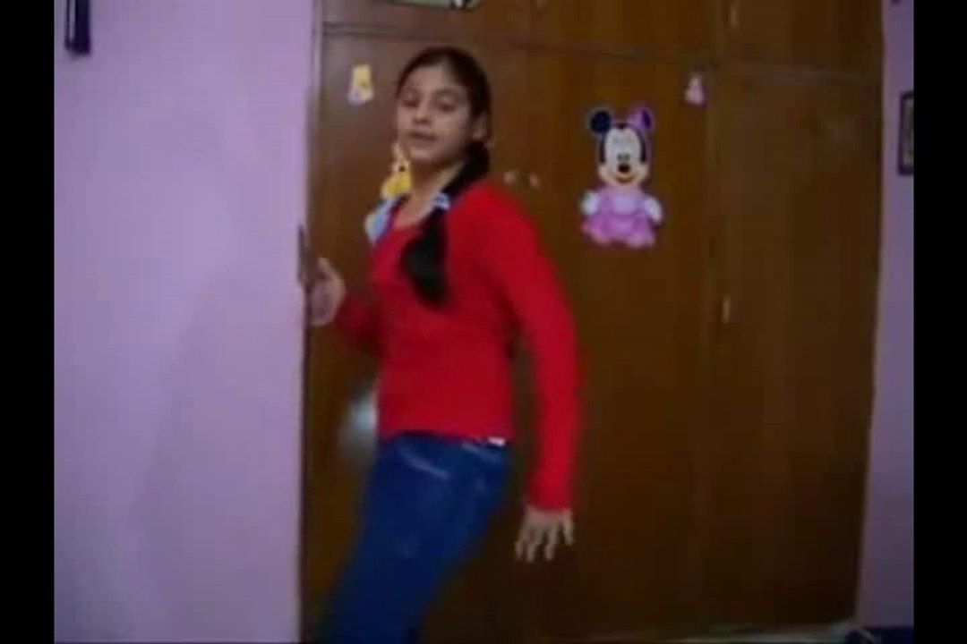 Indian Girl Dance on a song Shakira Shakira