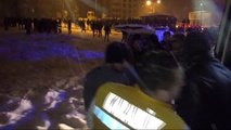 Karabük - Kavga İhbarına Giden Polis Aracı, Sokakta Kayanlara Çarptı: 8 Yaralı