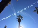 Californie - En pleine parade du nouvel an des avions écrivent dans le ciel: 