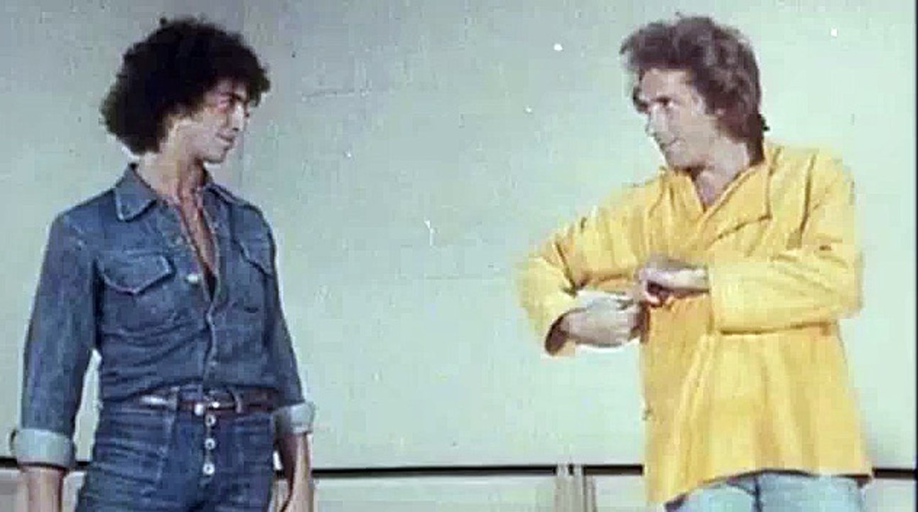 "Viens voir l'Italie comme dans les chansons " , Barbara , dans le film "Je suis né à Venise " de Maurice Béjard , chante "L'amour magicien " , 1976