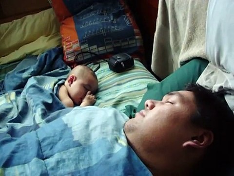 Funny Babies-Baby Scared By Snoring