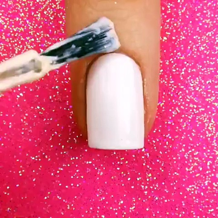 Pink snowflake nails !!!