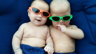 4 Month Twin Babies Enjoy Beach, Last Day Of 2015