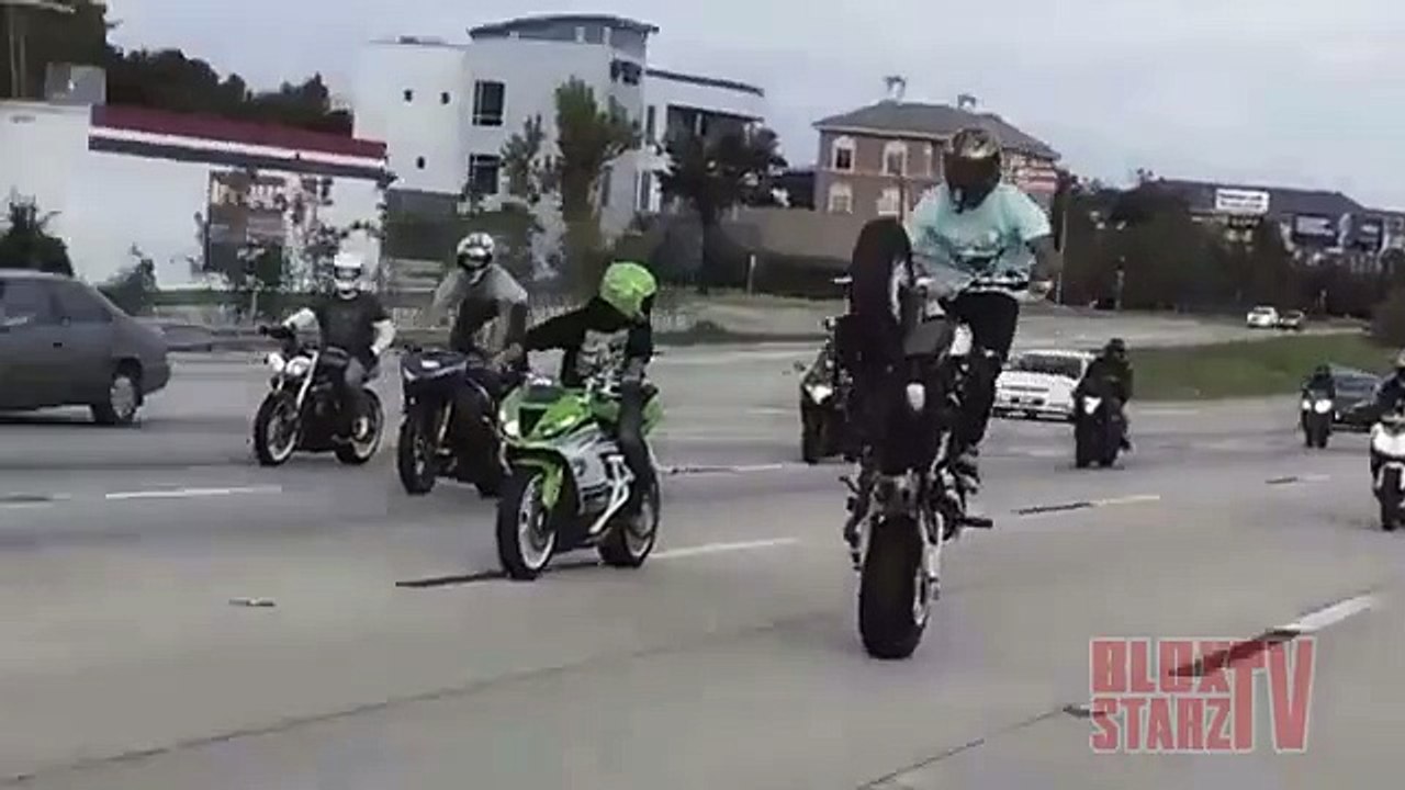 Motorcycle ACCIDENT Highway WHEELIE Gone Wrong Street Bike CRASH Riding WHEELIES FAIL Video 2015
