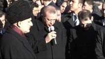 Cumhurbaşkanı Erdoğan Karakaya'nın Mezarı Başında Kuran Okudu
