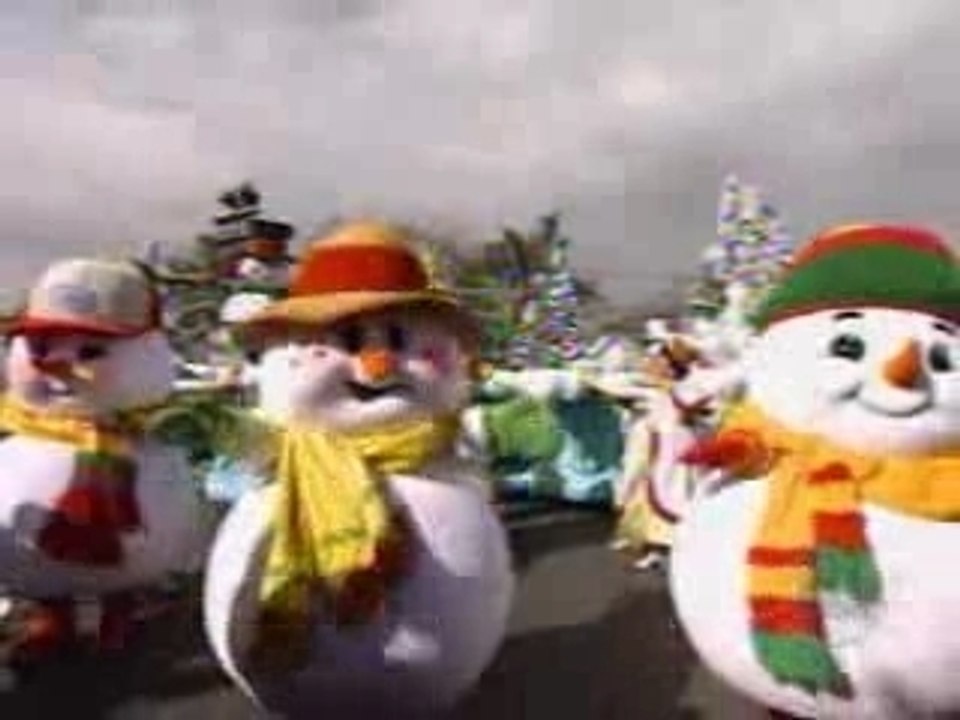 Ashanti Performing Winter Wonderland @ Disney Parade