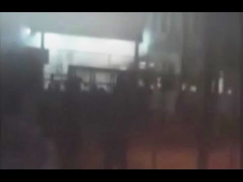 Giugliano (NA) - Lanciano petardi contro scuola: Sembra l'Isis (19.11.15)