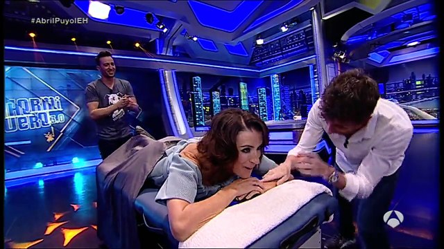 El masaje de Pablo Puyol a Silvia Abril en El Hormiguero 3.0 El Hormiguero 3.0