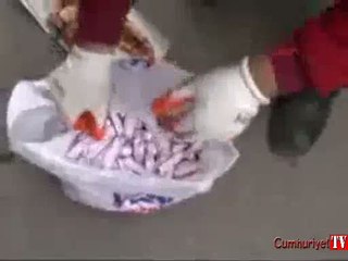 Polis baskın yaptı, paketleri cinsel organına yerleştirirken yakalandı
