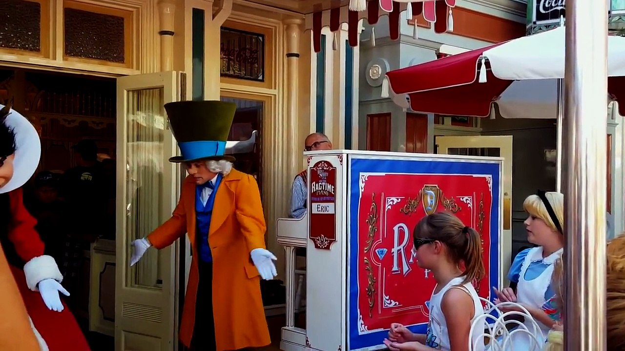 Alice & Mad Hatter think the Queen is a squid  Disneyland CA!