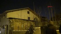 Bursa İntihar İçin Çıktığı Çatıdan İnemeyince Polis Yardım Etti