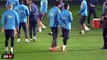 Bonito caño de Lionel Messi a Luis Suárez en el entrenamiento
