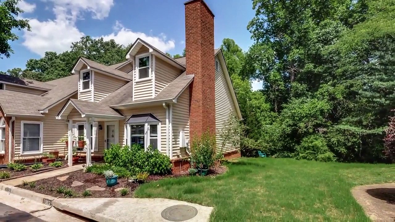 Charming End Unit Townhome for Sale w/in Walk To Historic Roswell GA