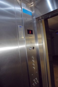 Asansörlere Kimlik Numarası Verilmeye Başladı