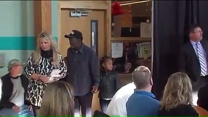 A homeless man and his twin daughters received the best Christmas present ever! Heart melting!