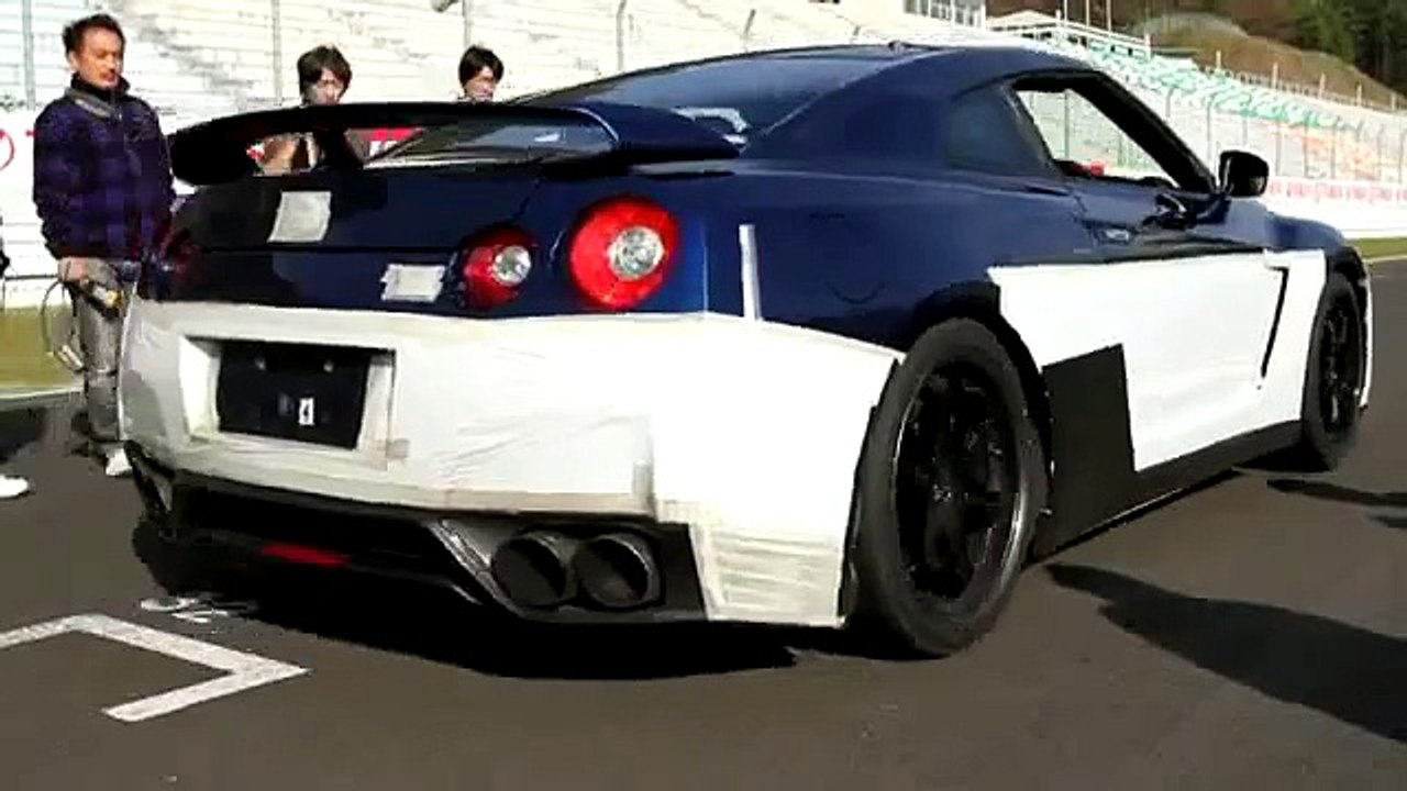 MY 2012 Nissan GT-R  0-100 km/h : 2"8