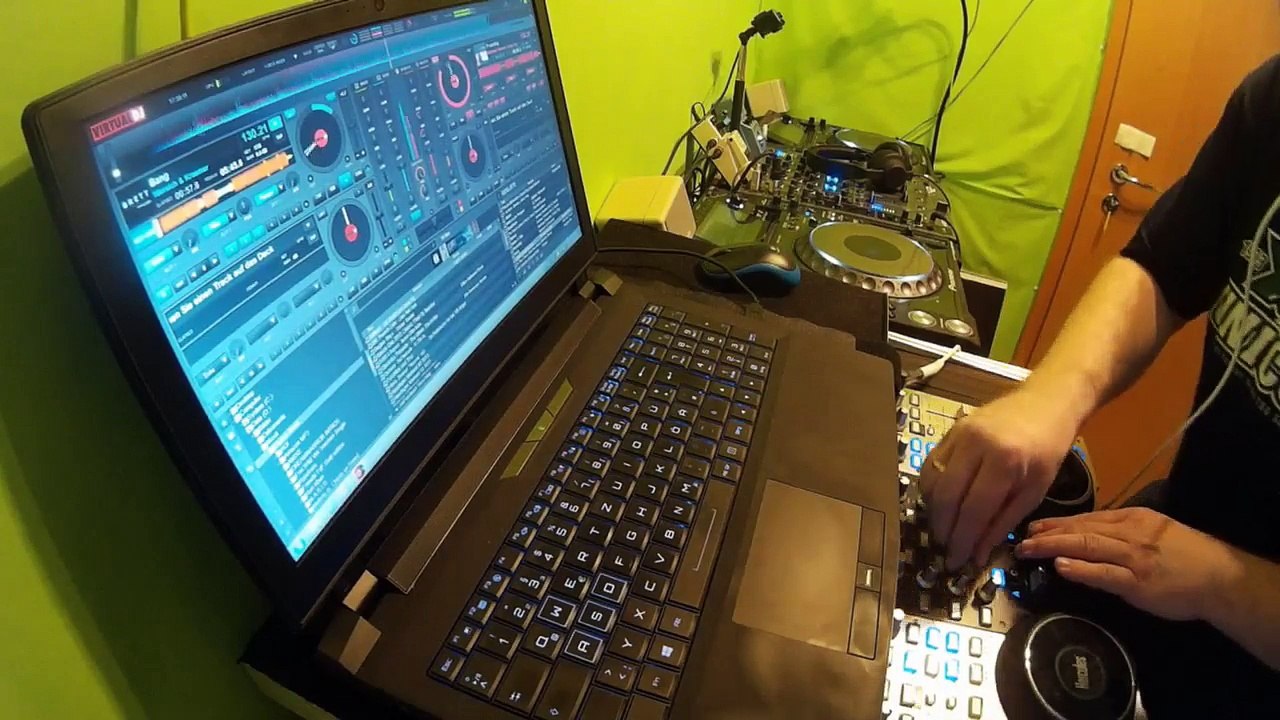 Techno live stream