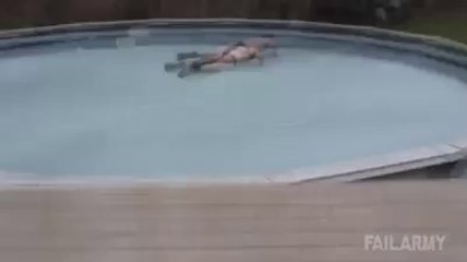 تونسي بالخارج يتحدى الثليج ملا كعبة